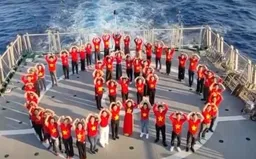 “Chuyến tàu đại đoàn kết” đưa kiều bào ra thăm Trường Sa và Nhà giàn DK-I
