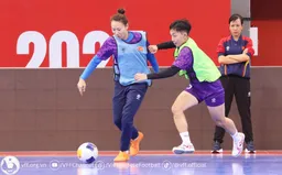 Đội Futsal nữ Việt Nam làm quen sân thi đấu tại Trung tâm Thể thao Hohhot