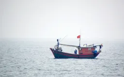 Nhiều tàu cá và ngư dân gặp nạn khi đang hành nghề trên biển