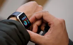 Apple Watch có làm hao pin iPhone?