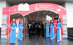 Tưng bừng hội sách thanh niên chào mừng 100 năm ngày Báo chí cách mạng Việt Nam