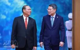 Vietnam gives top priority to relations with Laos: PM