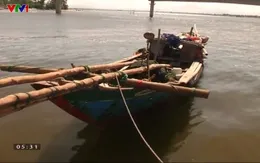 Chết máy, tàu cá của ngư dân Quảng Trị bị thả trôi trên biển