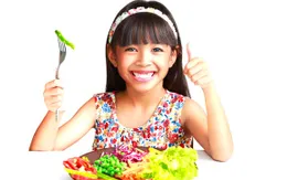 Bí kíp bố mẹ dạy cho trẻ có thói quen ăn uống tốt