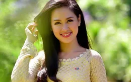 BTV 19h Thúy Hằng rạng rỡ trong tà áo dài