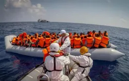 Lật thuyền chở 600 người trên Địa Trung Hải