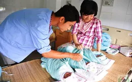 Ca sinh ba bé gái cùng trứng hiếm gặp ở Nghệ An