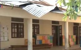 Gần 100 ngôi nhà tốc mái do lốc xoáy tại Nghệ An