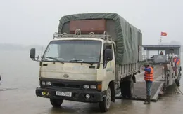 Hưng Yên: Nguy cơ mất an toàn từ các bến phà ngang sông