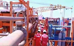 Gắn biển công trình FSO PVN Đại Hùng Queen