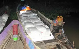 Bắt giữ các đối tượng buôn lậu đường tại An Giang