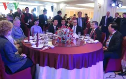 Chủ tịch nước Trương Tấn Sang gặp mặt các bạn Nga