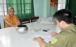 Hậu Giang: Bắt đối tượng giả danh thầy tu để lừa tiền công đức