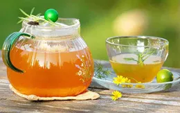 Lợi ích từ việc uống nước chanh ấm với mật ong vào buổi sáng