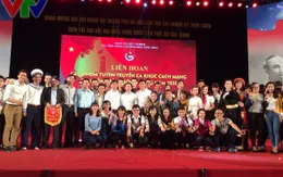 Thanh niên Việt Nam cùng nhau hát vang ca khúc cách mạng