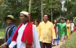 Nghệ nhân của Liên hoan Dân ca tới thăm quê hương Chủ tịch Hồ Chí Minh