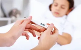 Làm gì để trẻ không bị ốm khi nắng nóng?