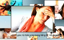 Nỗi khổ tâm của phụ nữ ở nhà chăm con