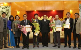 Trao Kỷ niệm chương Vì sự nghiệp Truyền hình cho đại diện Sony Việt Nam