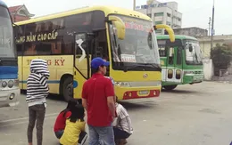 Hà Tĩnh: Xe khách tông thẳng vào CSGT để bỏ chạy