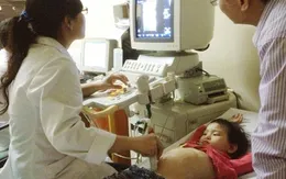 Gia tăng trẻ em bị dạ dày do áp lực học hành