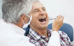 Chăm sóc răng miệng người cao tuổi: 3 lưu ý quan trọng
