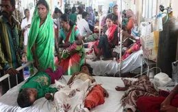 Ấn Độ: Hơn 1.000 người ở New Delhi mắc bệnh “đi khom lưng”