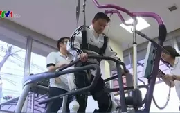 Nhật phát minh áo robot Cyborg giúp người liệt đi lại