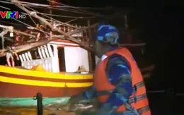 Cứu hộ tàu cá gặp nạn trên biển Quảng Bình