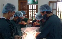 Mổ tại đảo cứu sống ngư dân bị vỡ ruột thừa