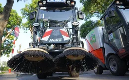 Xe quét đường hiện đại xuất hiện trên phố Hà Nội