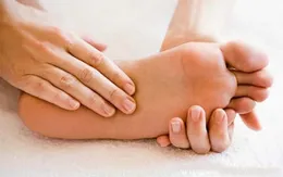 Cách chăm sóc bàn chân cho bệnh nhân đái tháo đường