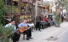 Chính thức mở cửa Phố nghệ thuật Yersin Đà Lạt