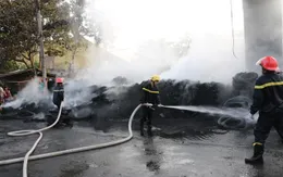 An Giang: Cháy kho, hàng trăm tấn phế liệu bị thiêu rụi