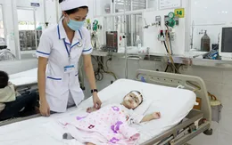 Bệnh viện quá tải vì trẻ mắc tay chân miệng tăng đột biến tại TP.HCM