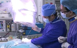 Việt Nam lần đầu tiên thực hiện mổ nội soi thoát vị đĩa đệm cột sống cổ