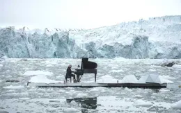 Nghệ sĩ piano nổi tiếng Italy biểu diễn tại Bắc Cực