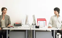 Thu hẹp khoảng cách lương giữa nam và nữ tại Anh