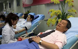 Hơn 400 bác sĩ tham gia diễu hành "Vì người bệnh cần máu"