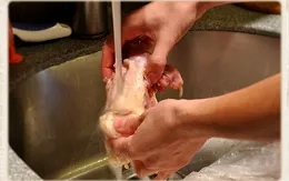 Cách rửa sạch hóa chất tồn dư trong thực phẩm