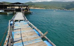 Nhà hàng nổi ở Ninh Thuận bị chìm, hàng trăm du khách gặp nạn