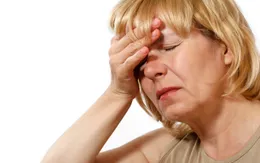 Hiện tượng bốc hỏa thời kỳ mãn kinh là do di truyền