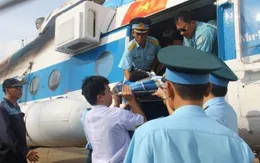 Trực thăng đưa bệnh nhân bị hôn mê từ Trường Sa về TP.HCM cấp cứu