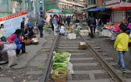 Cận cảnh khu chợ nguy hiểm nhất thế giới