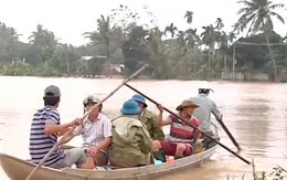 Nước lũ lên cao bao vây nhiều nơi ở Quảng Ngãi