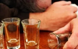 Dấu hiệu và cách xử lý ngộ độc rượu