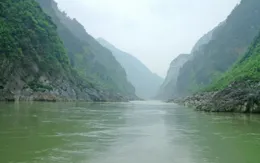 Trung Quốc điều tra vụ đổ trộm 2.000 tấn rác trên sông Dương Tử