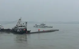 Tàu thủy chở 88 người gặp nạn tại Trung Quốc