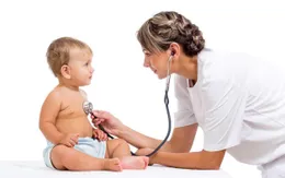 Để trẻ không mắc viêm phế quản khi giao mùa, cha mẹ cần lưu ý điều gì?