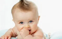 Mút tay làm giảm nguy cơ dị ứng ở trẻ